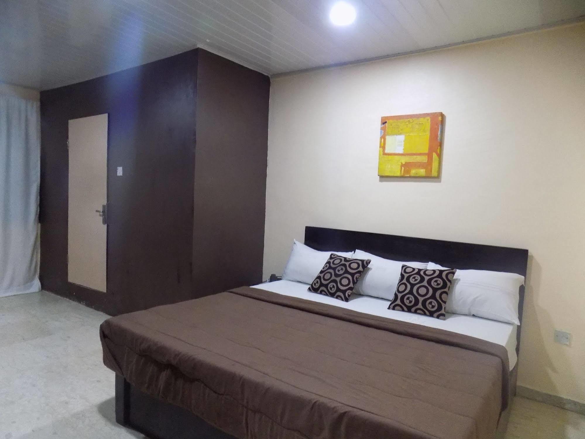 Posh Apartments And Hotel Ikeja Εξωτερικό φωτογραφία